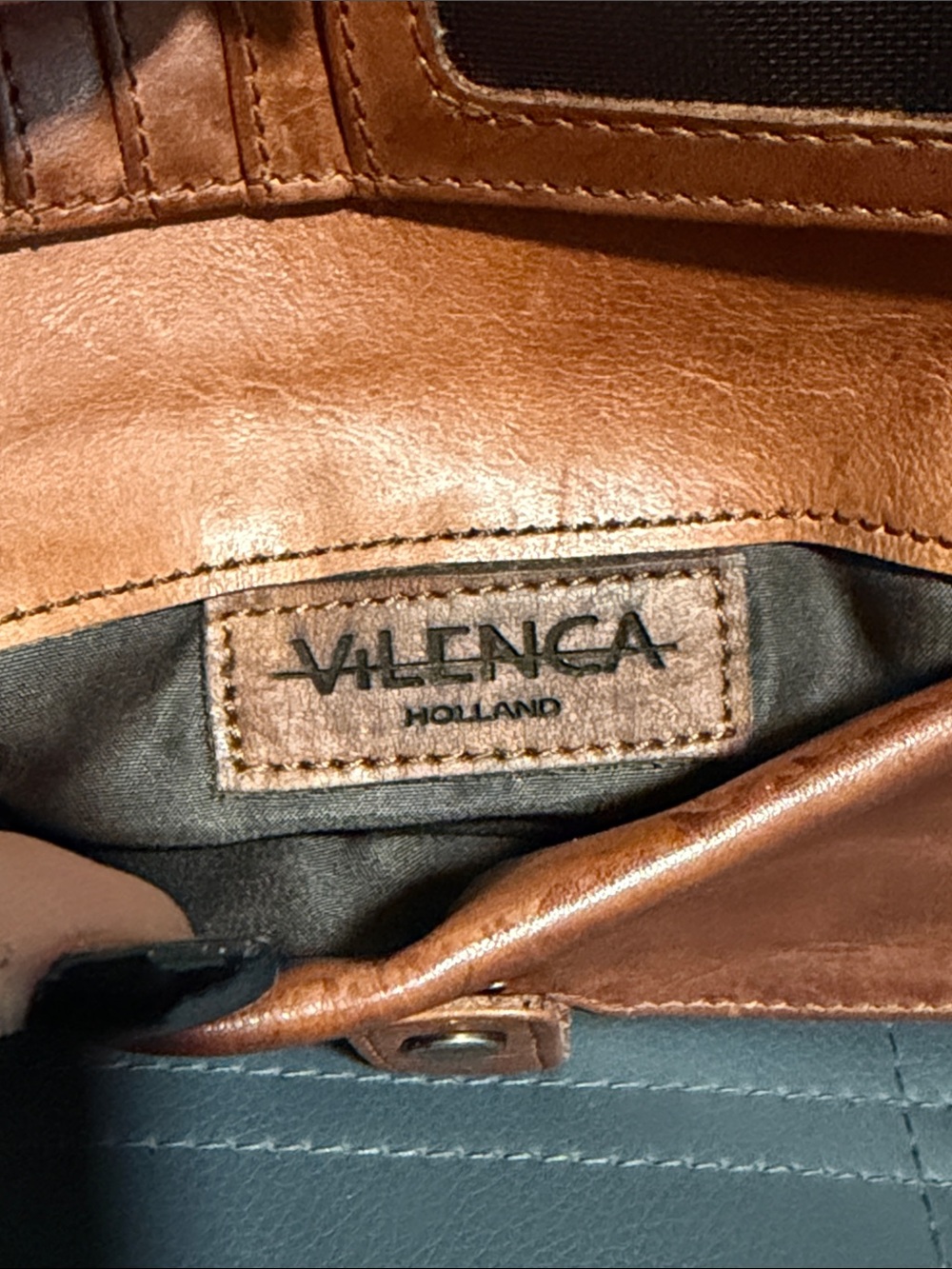 Vilenca Holland Wristlet - Picture 4 of 6